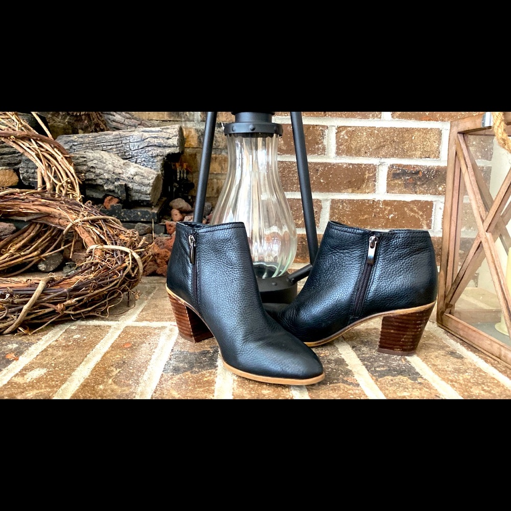 black leather zip up booties used, Normal wear, in really decent shape!
